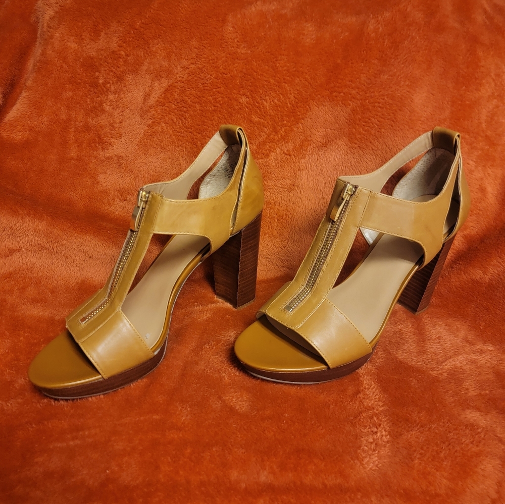 Franco Sarto heels with zipper